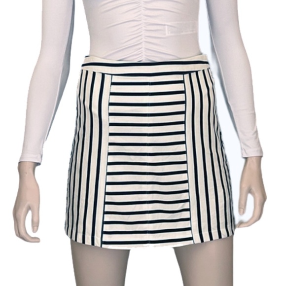 BERSHKA Mini Skirt Contrasting Stripes Straight Cut Cotton Made Romania - Picture 6 of 12